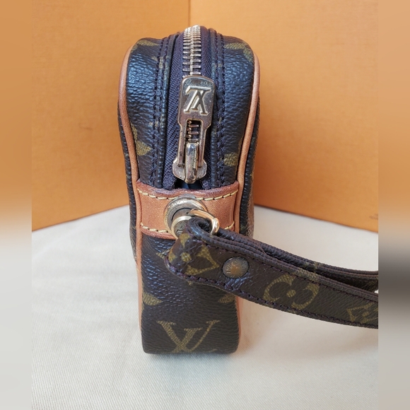 Louis Vuitton Marly Bandoliere Clutch - Picture 4 of 16